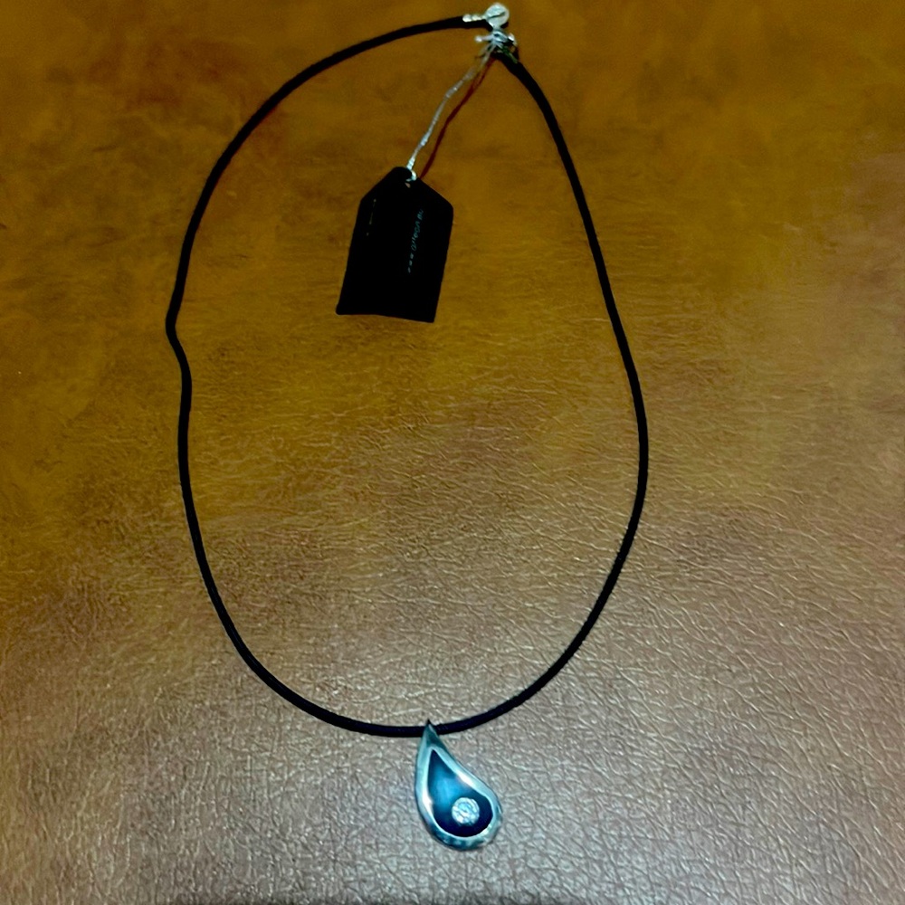 Arteon teardrop necklace nwt!